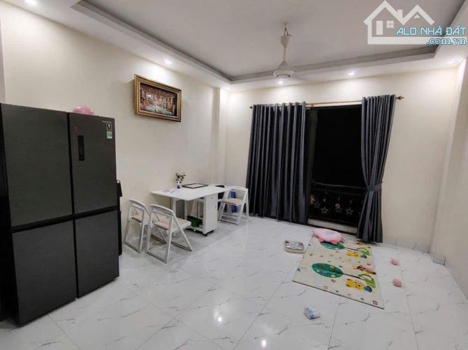Bán nhà mặt trục chợ Đa Sĩ, kinh doanh cực tốt, DT35m2 5 tầng, ô tô chạy qua nhà giá 7.6tỷ - 3