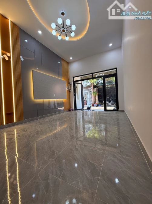 Nhà đẹp kiên cố, tân chánh hiệp q12 đường thông xe hơi - 3