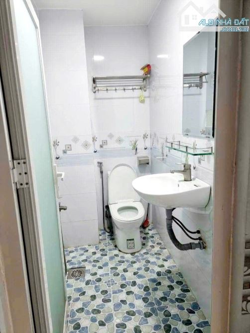 10 triệu✅Nhà thuê 3PN 4WC✅Hẻm xe hơi Trần Thái Tông Phường 15 Tân Bình - 3