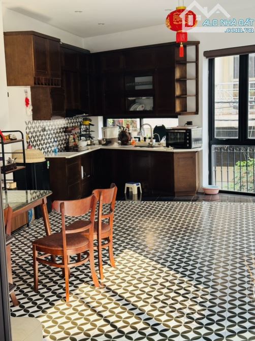 Bán nhà Nguyễn Văn Cừ - 45m2 - oto vào nhà - lô góc - 5 tầng - khu vip nhất quận - ở sướng - 3