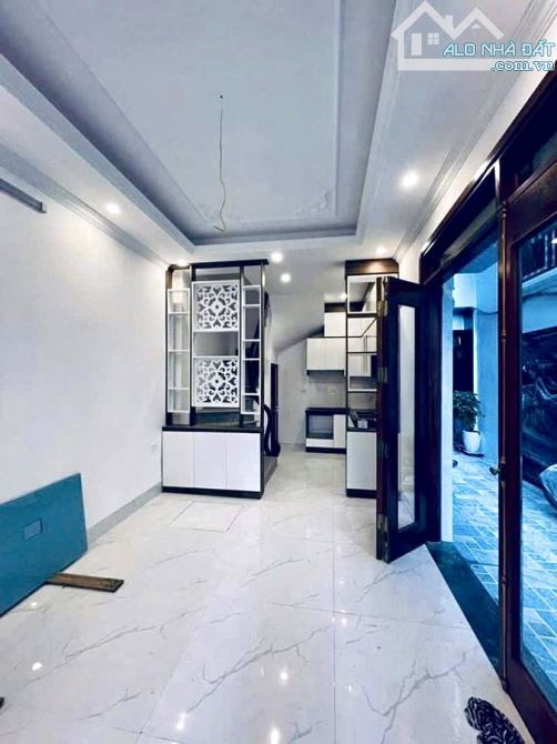 Siêu Phẩm Nhà Đẹp Tại Nguyễn Văn Cừ 5 Tầng Mặt Tiền Hoa Hậu Không Gian Rộng | 6,4 Tỷ - 3