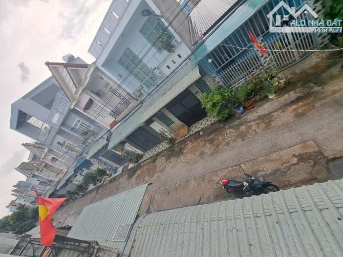 Bán nhà Trệt Lầu Dĩ An,đường 2 xe hơi,gần SVĐ Dĩ An,giá đầu tư - 3