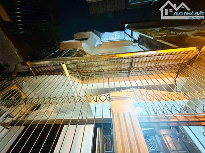 NHÀ ĐẸP CHÍNH KINH THANH XUÂN - Ô TÔ ĐỖ CỬA - DT44M2 GIÁ NHỈNH 10 TỶ - 3