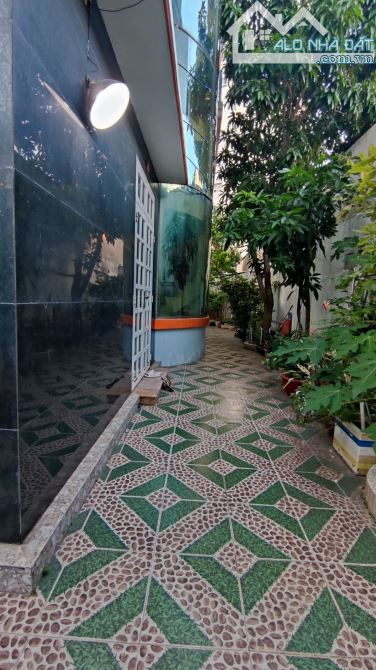Bán nhà hẻm Tám Danh Phường 4 Quận 8. Nhà nở hậu, diện tích khủng, gần chợ Phạm Thế Hiển - 3