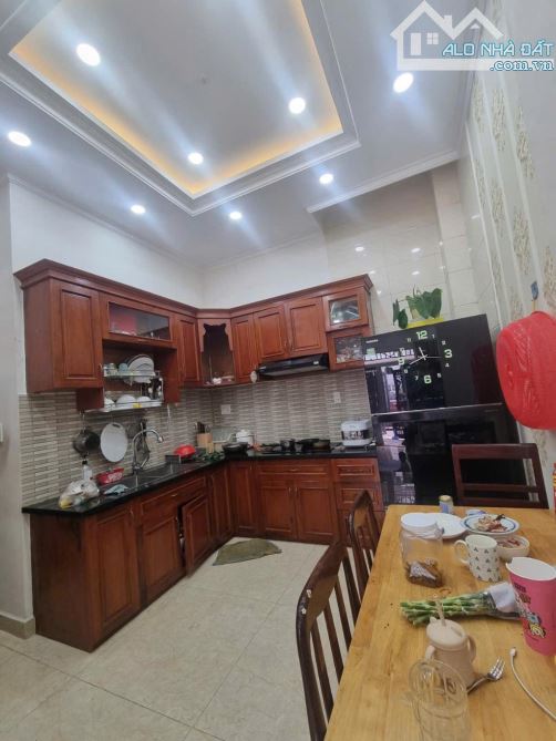 Q7 kế bên cầu Kênh Tẻ Nguyễn Hữu Thọ, nhà 3 tầng đúc, 60m2, chỉ 6 tỷ - 3
