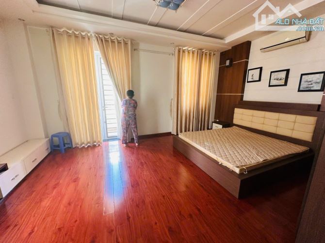 Bán Villas HXH Đường Thích Quảng Đức P.5 Q.PN - 7 x 19m nở hậu 9m. 4Tầng Chỉ 160tr/m2 - 3
