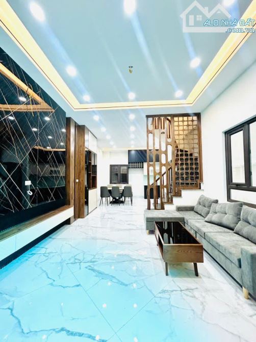 BÁN NHÀ TRẦN KHÁT CHÂN, SÂN CỔNG ĐỂ XE, 5 TẦNG DÂN XÂY, 65M2 GIÁ CHỈ 9,9 TỶ - 3