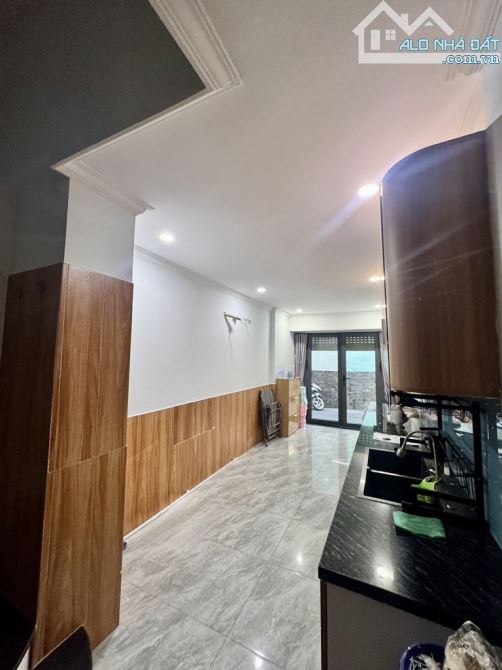 BÁN NHÀ ĐẸP 22M2 - 3 TẦNG + SÂN THƯỢNG- P10 -TÂN BÌNH 22M GIÁ 3 tỷ 6y - 3