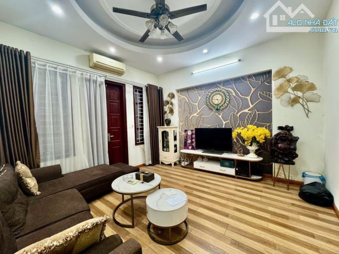 Bán nhà Trích Sài - Tây Hồ 48m2,4 Tầng, Mt4,5m, 30m Ô tô Tránh 11,3 tỷ. - 3
