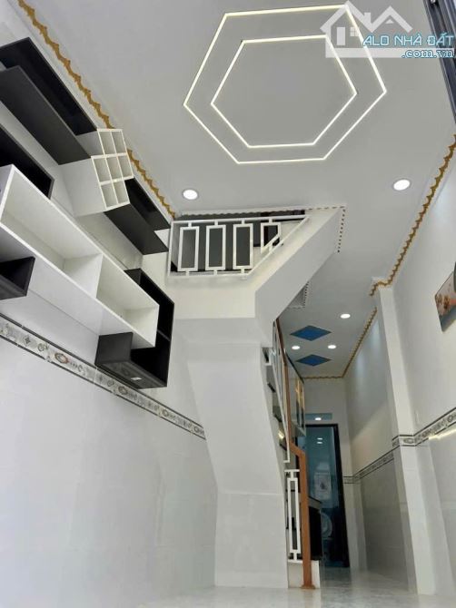Nhà mới xây, 2 tầng 2 PN, 18m2 gần chợ Gò Xoài Bình Tân, chỉ 1.8 Tỷ, SHR - 3