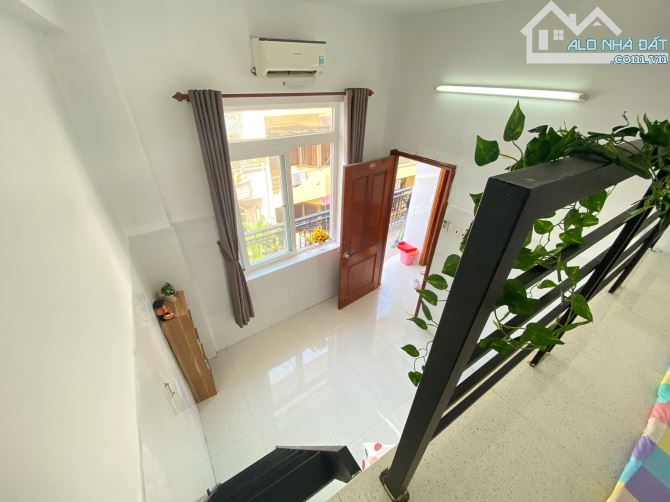 Trống Phòng Ban Công Riêng_Ở liền_view SÂN BAY_Giá từ 3tr8/tháng_30m2 - 3