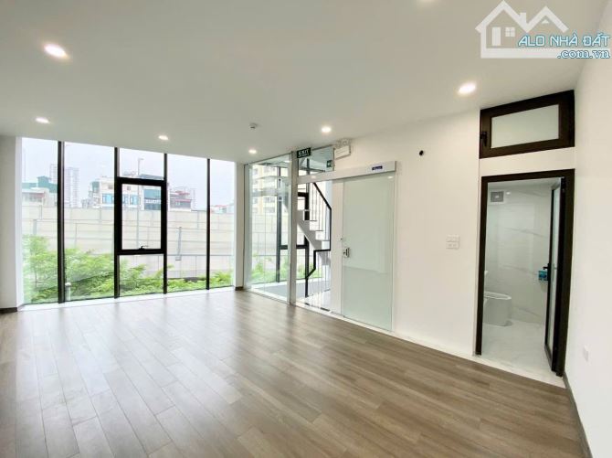 Bán nhà mặt phố Phạm Văn Đồng 32m2 sổ - 9 tầng - MT 6.4m - Giá chỉ 21  tỷ - 3