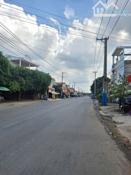 Nhà mặt tiền kinh doanh gần trung tâm y tế Dĩ An, sổ riêng hoàn công, 2358 Dĩ An - 3