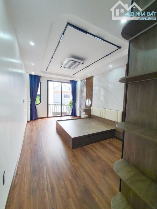 NHÀ ĐẸP THẠCH BÀN LB DT 48M 6 T GIÁ 9,2 TỶ GARA Ô TÔ THANG MÁY FULL NỘI THẤT - 3