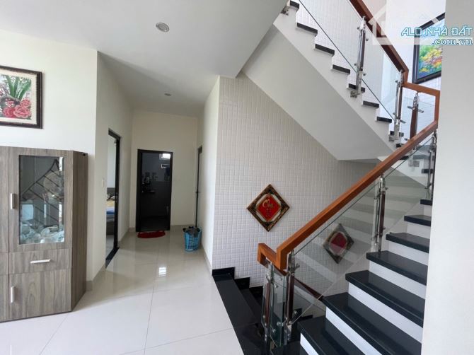 Biệt thự 3 tầng lô góc 2 mặt đường Vũ Tôn Phan - 158m2 ngang 8,7m - dt 60tr tháng - 3