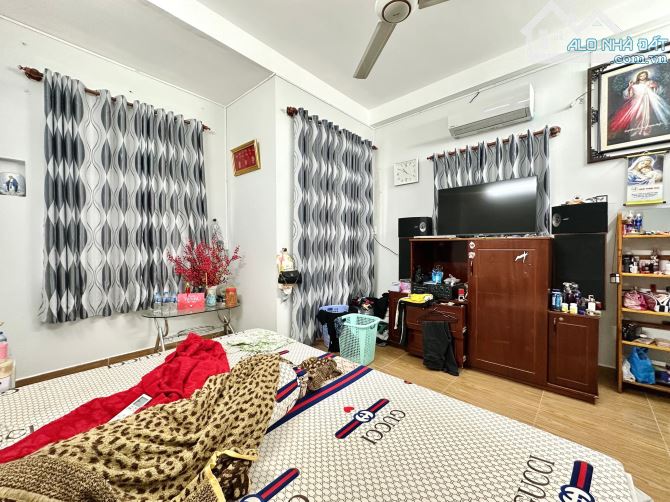HẺM NHỰA 6M LÊ VĂN SỸ QUẬN 3 - DT: 4.4x17.5M - DÒNG TIỀN 60Tr - NHỈNH 13 TỶ. - 3