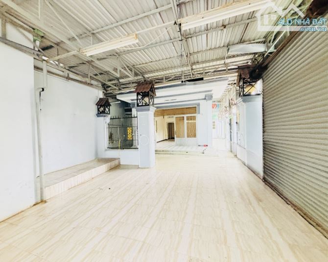 Bán Nhà Hóc Môn - 200M2 ( 9,5 x 21) -2 Mặt Tiền Hẻm xe Tải -  Chỉ 4,56 Tỷ Tỷ. - 3