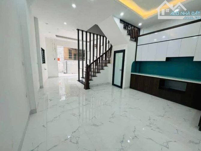 NHÀ MỚI THANH XUÂN SIÊU ĐẸP - Ở NGAY - 100M RA OTO TRÁNH - AN NINH TỐT - DT 41M2 GIÁ - 3