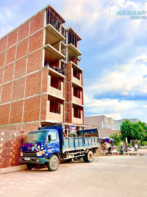 Chính chủ bán cặp 260m2 đối diện KCN Ponchen thích hợp xây trọ hoặc kho - Full thổ cư 100% - 3