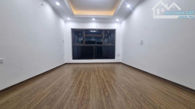 - Bán nhà đường Trần Cung, sát phố, nội thất xịn sò, 30m2, 9.2 tỷ. - 3