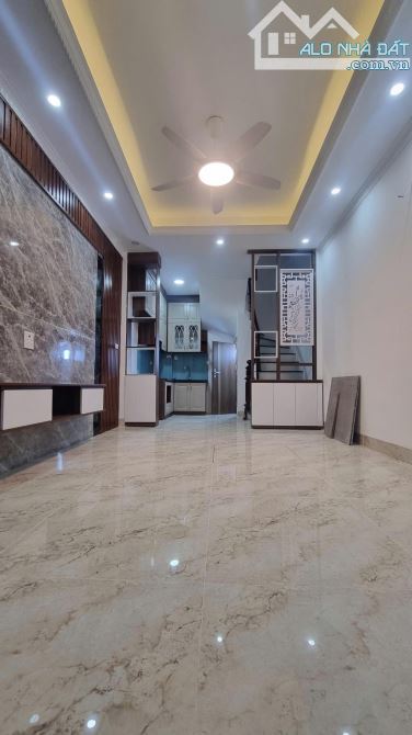 - Bán nhà đường Trần Cung, sát phố, nội thất xịn sò, 32m2, 9.5 tỷ. - 3