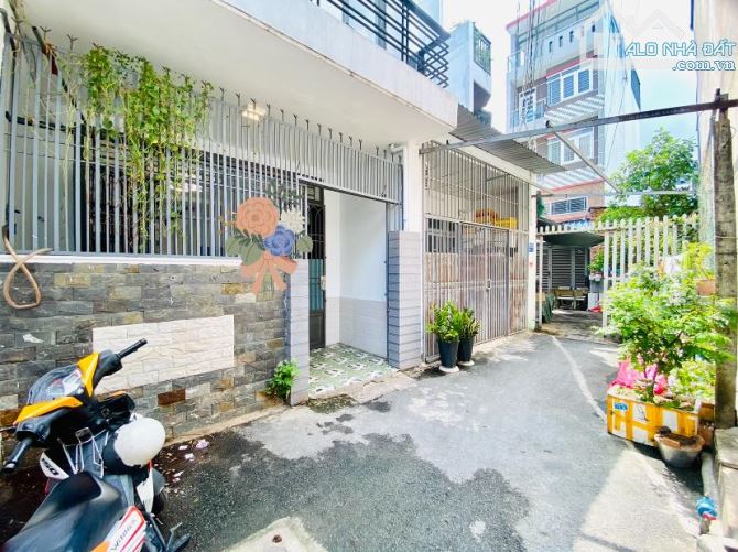 🌹HÀNG THƠM P8 GÒ VẤP - 56m2 (4.4x13m) - 4.55 TỶ TL TỐT - 2 TẦNG ĐÚC - 3PN RỘNG - SÂN XE, - 3