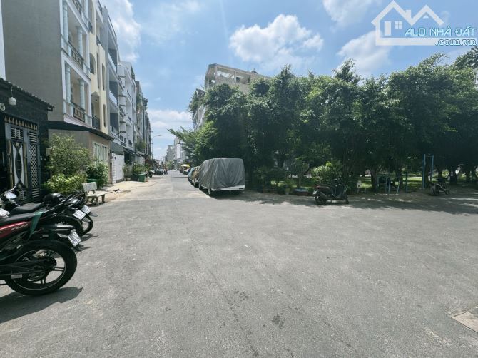 Bán Đất Đẹp Gần Đầm Sen -Hẻm Xe Hơi 8M - Trước Nhà Có Công Viên- 4,1x17.5M- Chỉ 7.9 Tỷ TL - 3