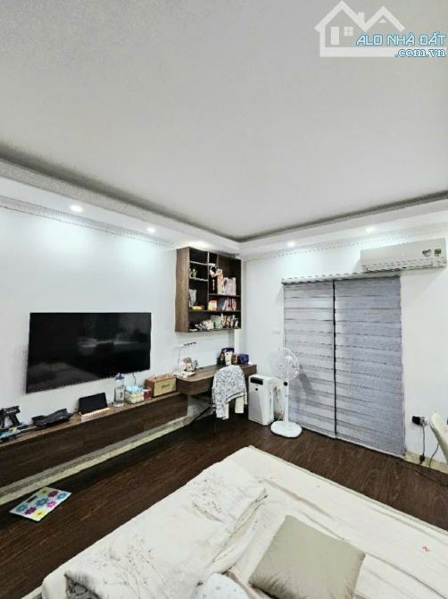 NHÀ ĐẸP NGÔ GIA TỰ LONG BIÊN, NGÕ Ô TÔ, GẦN PHỐ, DT RỘNG CÓ 6.X TỶ - 3