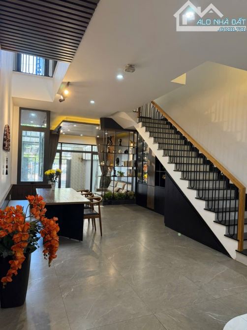 Bán nhà 1 trệt 2 lầu ngay trung tâm Bà Rịa Vũng Tàu, giá bán: 6 tỷ, DT: 100m2 - 3