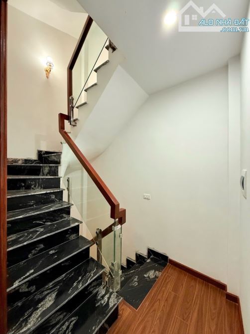 Sốc - Nhà Mơi Cầu Giấy - 5 Tầng - ô tô tránh cách nhà 30m - 6,9 Tỷ - 3