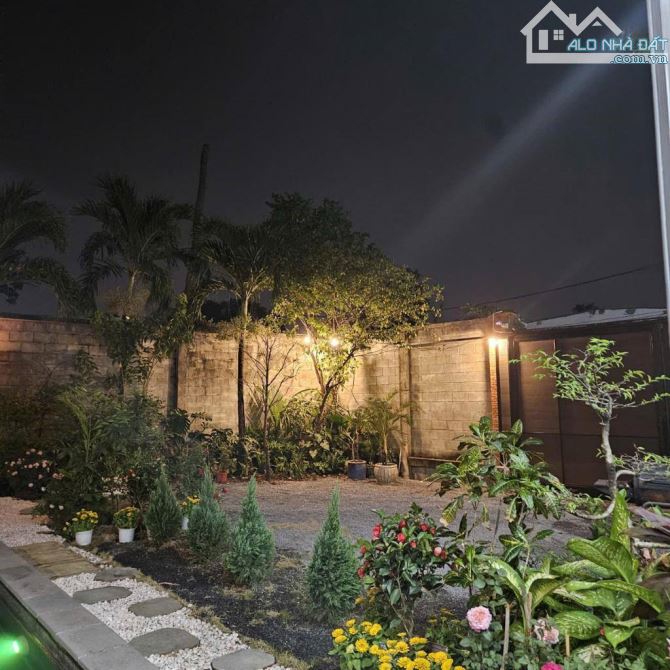 VILLA NGHỈ DƯỠNG SÂN VƯỜN HỒ BƠI - HƠN 700M2 - NGANG 18M - GẦN METRO BÌNH THÁI - 3