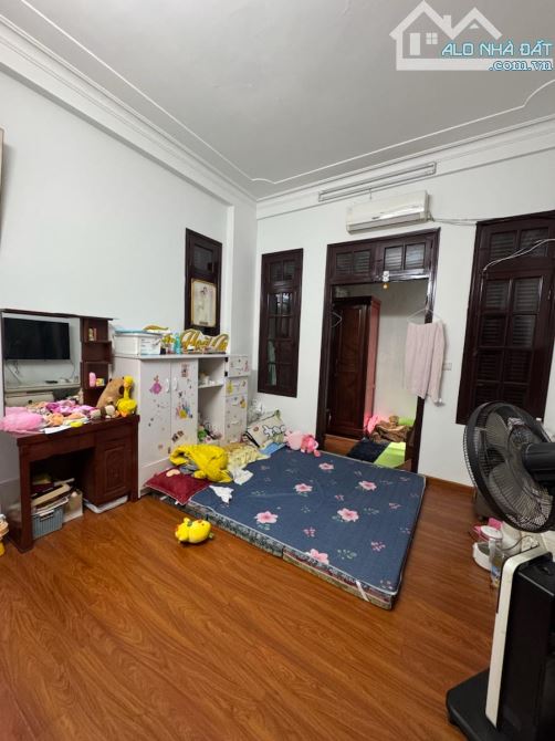 ❌ Phố VIP Cầu giấy - Sổ 42m2 nét căng - Nhà Dân - Giá 7 tỷ 95 - Gần phố. - 3