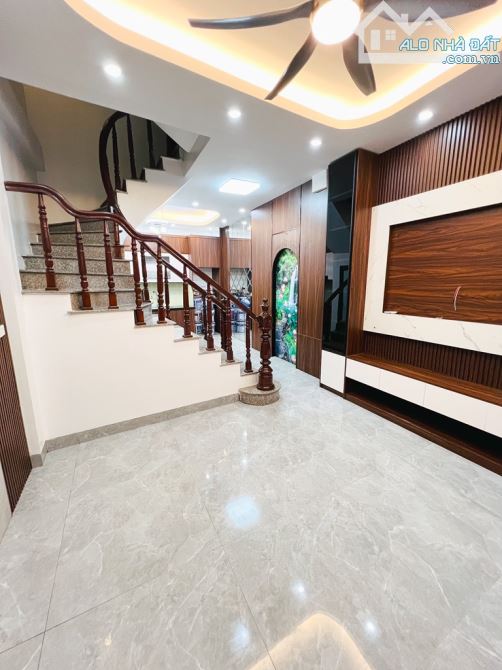 BÁN NHÀ MỚI PHỐ LĨNH NAM , .40m² x 5 TẦNG GIÁ NHỈNH 7 TỶ - 3