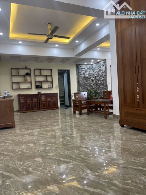 BÁN CĂN HỘ CHUNG CƯ 3PN – 126M² – LÔ GÓC 3 THOÁNG – VIEW MẶT PHỐ LĨNH NAM – GIÁ 6 TỶ - 3