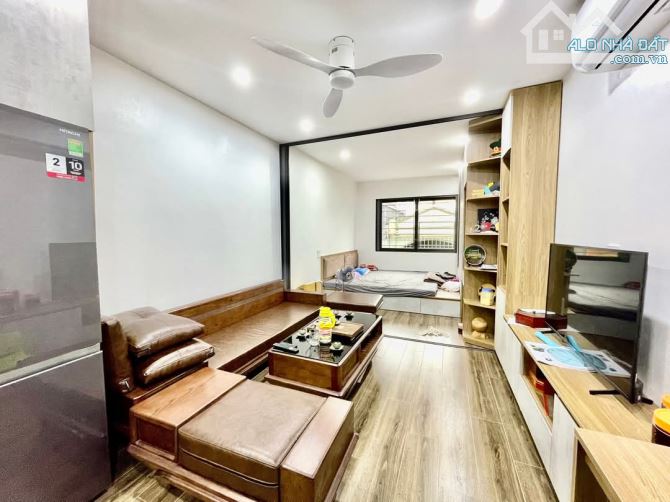 Nhà  phố Trần Cung. Gara ô tô, Ô TÔ tránh.  Kinh doanh. Than 52m2 7 tầng. Mt 3,8m. 18,8 t - 3