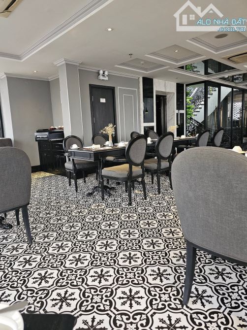 Bán khách sạn Phố cổ, mặt phố Hàng Bè, Cầu Gỗ 160m2, 11 tầng, 4 sao, tuyệt đẹp, 162 tỷ.