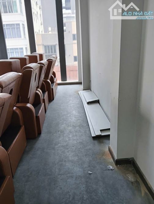 Giảm sâu 11 tỷ bán nhà MT Ngay Nguyễn Bình Khiêm Q.1 - 8.3x19m - 5 tầng - giá 79 tỷ. - 4
