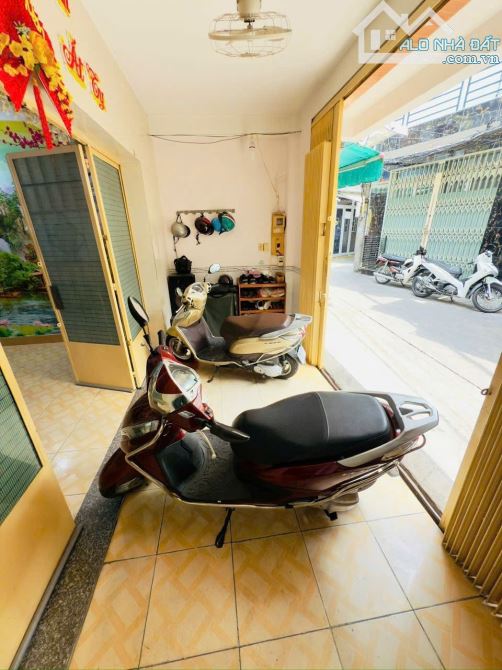 Phạm Thế Hiển P3Q8, nhà đẹp dân trí cao, nhỉnh 4 tỷ, 75m2 - 4