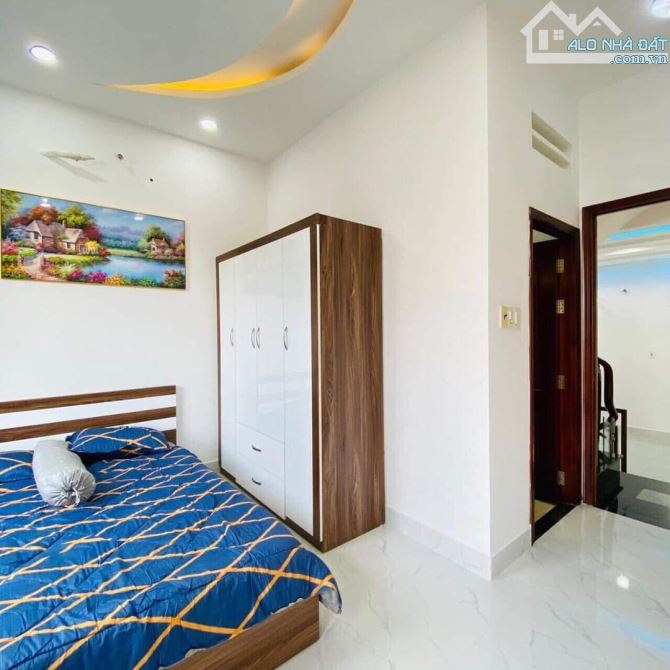 Bán nhà đang cho thuê 15tr/th ngay đường số 38, Thủ Đức. Giá: 2 tỷ 310tr/65.5m2 sổ riêng - 4