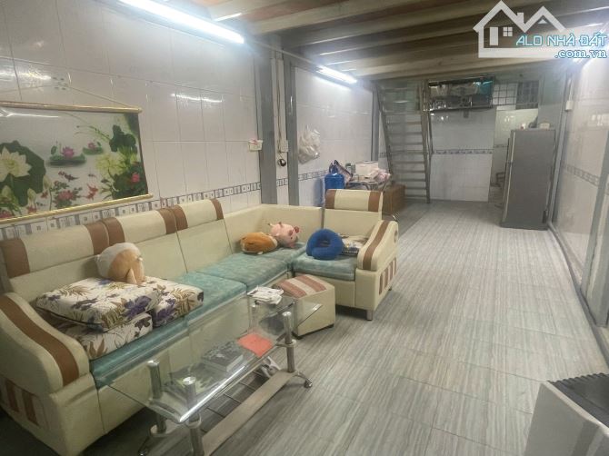 Bán nhà 2 tầng mặt tiền ngay chợ hóc môn kinh doanh đỉnh chỉ nhinh 4 tỷ - 4