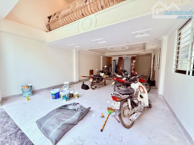 Bán nhà bát khối 61/80m2 xây 7 tầng , thang máy gara ôtô vỉa hè đá bóng - 4
