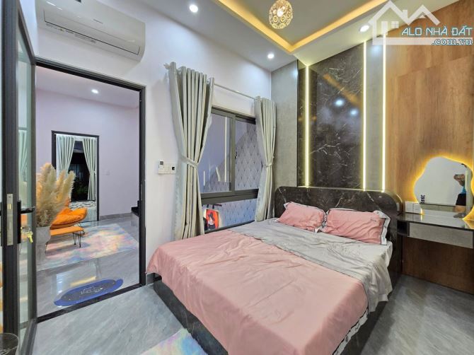 SIÊU PHẨM 3 TẦNG 3 MÊ ĐÚC - MẶT TIỀN ĐƯỜNG 7M -  ÔTÔ ĐẬU TRONG NHÀ - FULL NỘI THẤT - 4