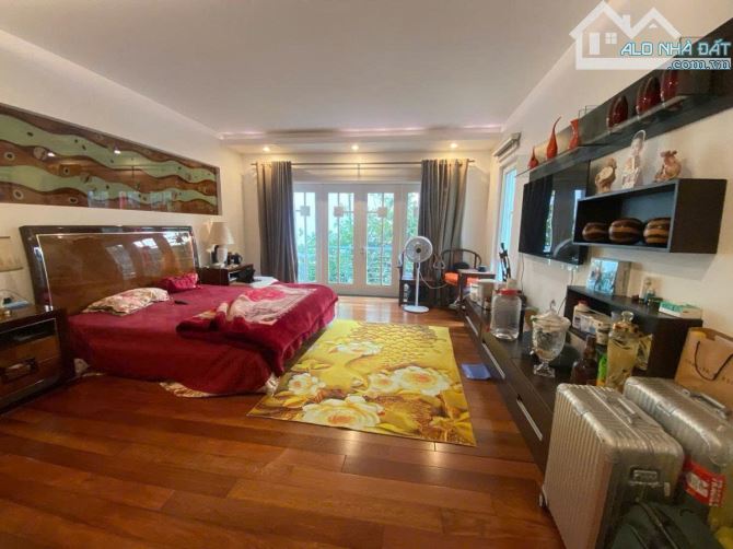 BÁN BIỆT THỰ VƯỜN ĐÀO- Q. TÂY HỒ- 368m2, 3 TẦNG, MẶT TIỀN 21m - 4