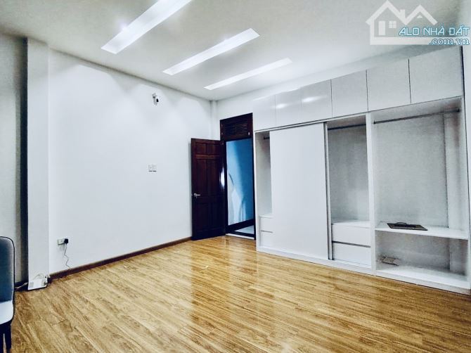 Bán nhà Ngọc Lâm, Long Biên- mặt ngõ ô tô tránh, phân lô, 50m2, mặt tiền 4m- Chẵn 14 tỷ - 4
