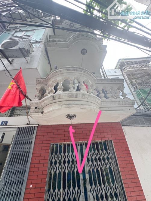 Nhà 3tầng  ngõ  ôtô  vào  Bồ Đề  long biên  sổ đỏ đẹp mới    Bán  giá  2tỷ9 - 4