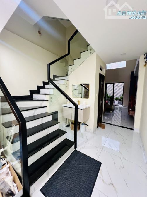 HẺM NHỰA 1/ 8M GÒ DẦU ( CÁCH MT 50M ) - 66M2 - 4 TẦNG MỚI BTCT ĐÚC KIÊN CỐ CHỈ 9.X TỶ TL - 4