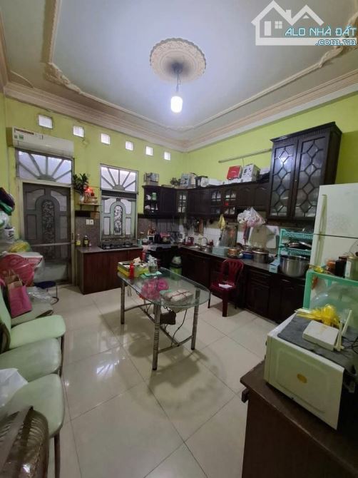 Bán nhà mặt tiền đường Võ Liêm Sơn Phường 4 Quận 8. Nhà vuông vức, gần công viên - 4