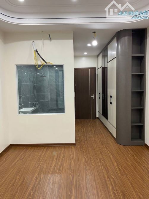 Siêu Phẩm Nhà Đẹp Tại Nguyễn Văn Cừ 5 Tầng Mặt Tiền Hoa Hậu Không Gian Rộng | 6,4 Tỷ - 4
