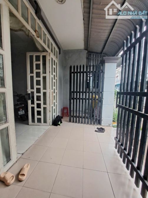 Bán nhà Trệt Lầu Dĩ An,đường 2 xe hơi,gần SVĐ Dĩ An,giá đầu tư - 4