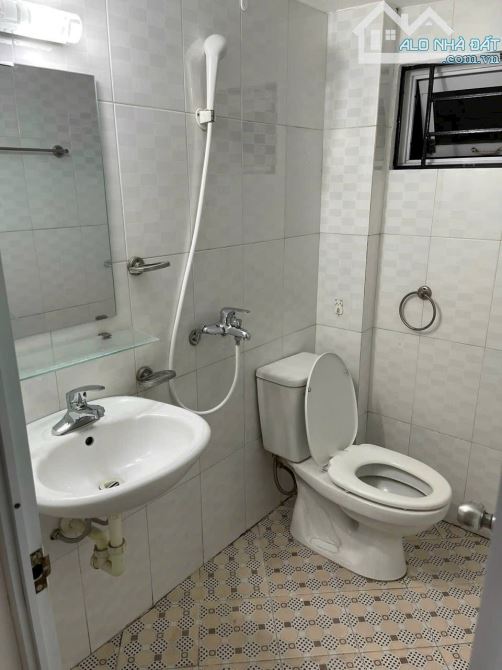 Bán gấp nhà HXH Lạc Long Quân – 2 tầng – Giá tốt khu vực - 4